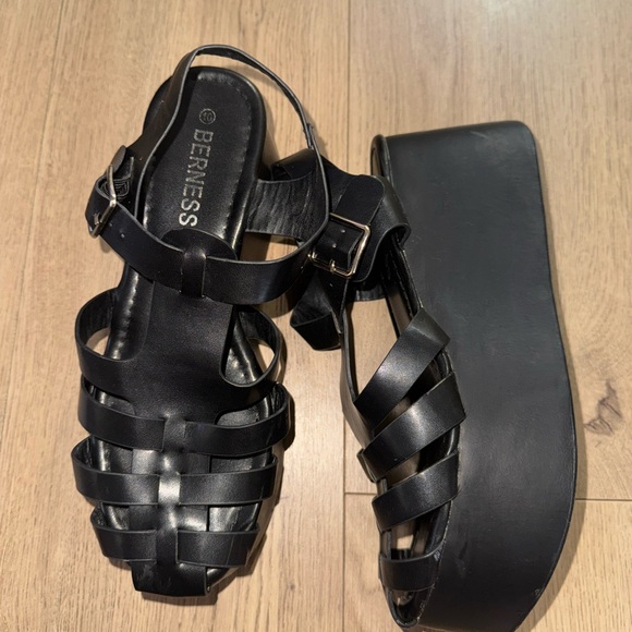 BERNESS Women's Black Platform Sandals - Picture 2 of 5